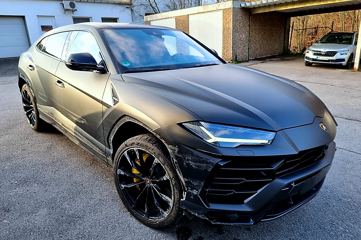 Lamborghini Urus Frontschaden